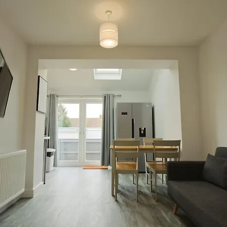 Bridgman Grove Seven Bedrooms House بريستول