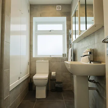Bridgman Grove Seven Bedrooms House شقة *