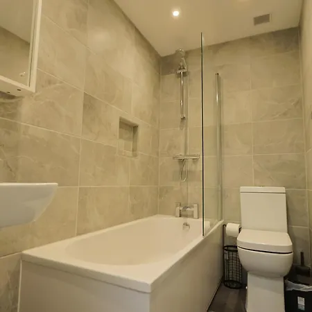 Bridgman Grove Seven Bedrooms House 布里斯托