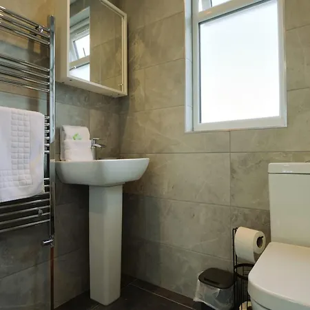 Bridgman Grove Seven Bedrooms House شقة