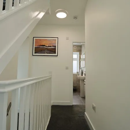 Bridgman Grove Seven Bedrooms House بريستول