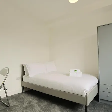 Bridgman Grove Seven Bedrooms House شقة