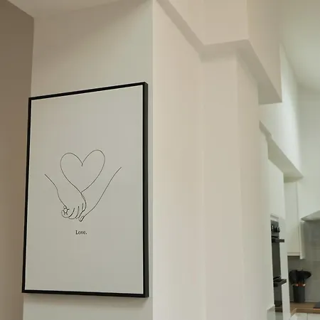 Bridgman Grove Seven Bedrooms House 公寓 *