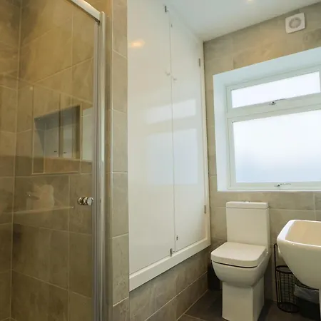 Bridgman Grove Seven Bedrooms House