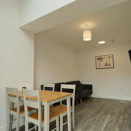 Bridgman Grove Seven Bedrooms House شقة *