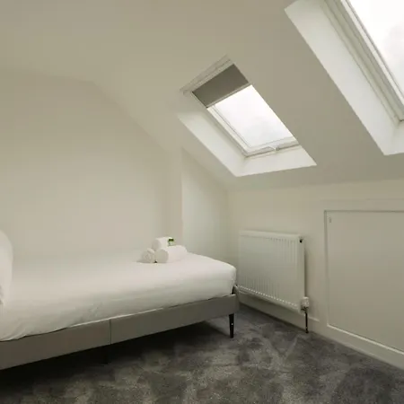 Bridgman Grove Seven Bedrooms House Appartement
