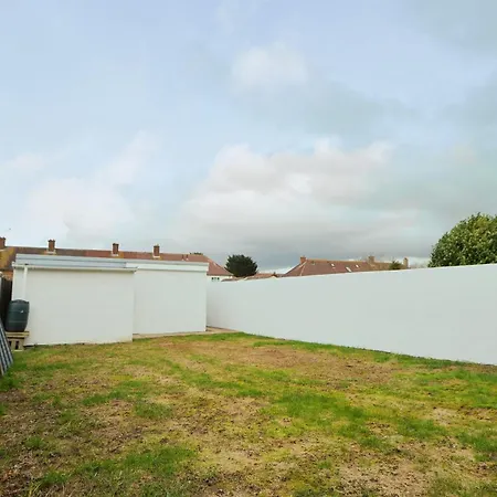 Bridgman Grove Seven Bedrooms House