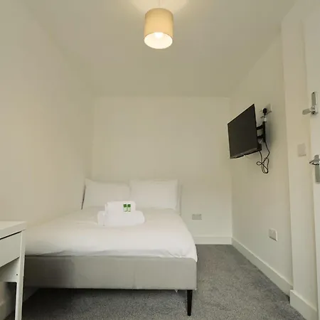 Bridgman Grove Seven Bedrooms House